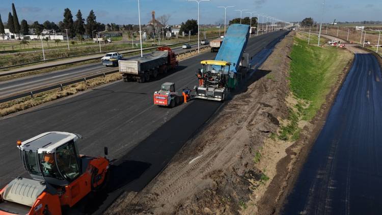 Enrico: “Promediamos ya el 35% la obra del Tercer Carril de la autopista y proyectamos concluirla a mediados de 2026”