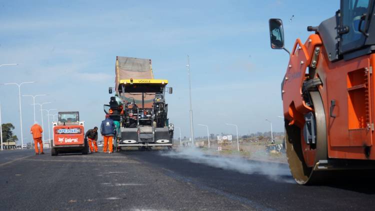 Enrico: “Promediamos ya el 35% la obra del Tercer Carril de la autopista y proyectamos concluirla a mediados de 2026”