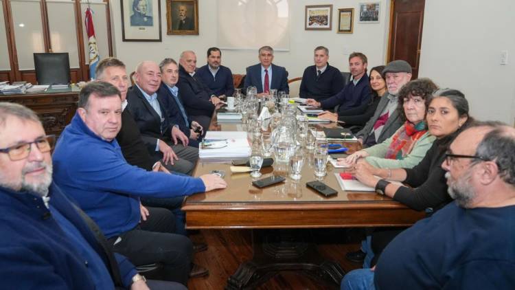Provincia ofreció a los estatales un aumento semestral del 7 %, con piso mínimo garantizado de 40 mil pesos en los primeros meses