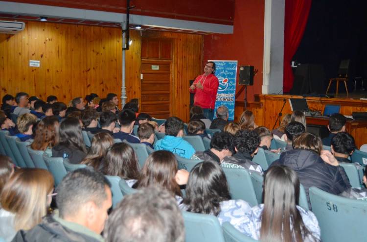 Más de 8.000 personas participaron de las charlas sobre neurociencia y educación emocional en la provincia