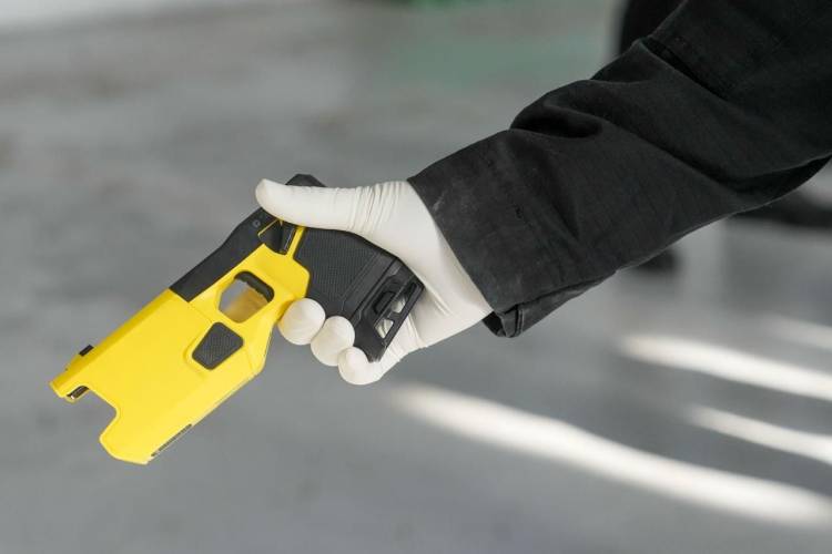 Seguridad: Santa Fe comenzó la formación de policías en el uso de pistolas Taser