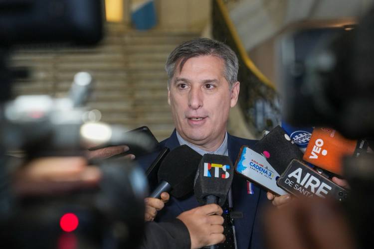 Olivares: “No dejaremos que el kirchnerismo meta la mano en los fondos del Iapos”