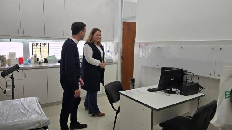 Casilda: el gobierno provincial reabrió el Centro de Salud Julio Maiztegui tras una completa refacción