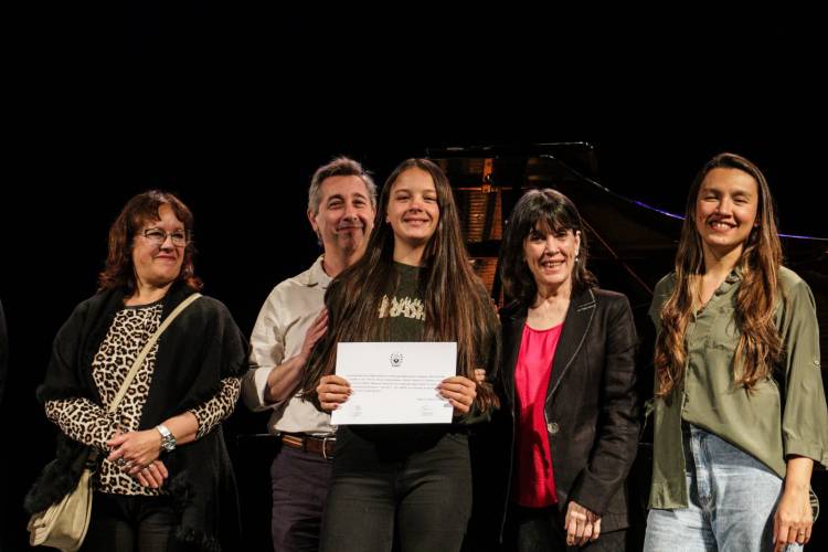 El Liceo Municipal “Antonio Fuentes del Arco” celebró el egreso de 130 estudiantes
