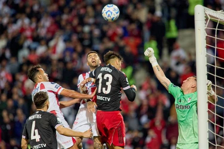 En la ruleta de los penales, Unión quedó eliminado tras un jugar un gran partido