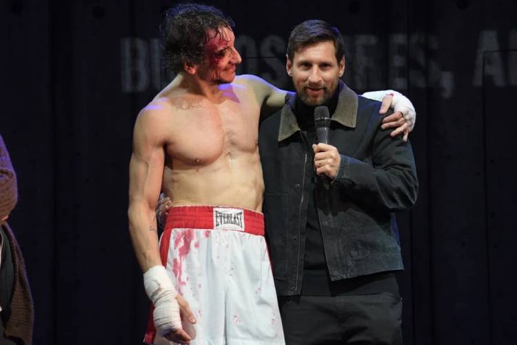 Lionel Messi fue a ver Rocky, la obra de su gran amigo Nicolás Vázquez
