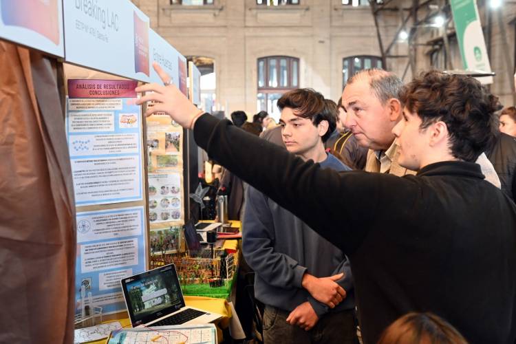 Poletti participó de la apertura de la Feria Provincial de Proyectos en la Estación Belgrano