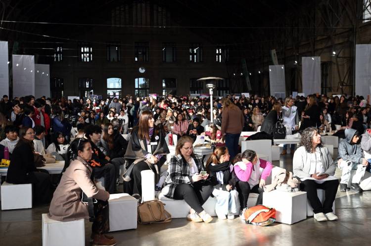 Poletti participó de la apertura de la Feria Provincial de Proyectos en la Estación Belgrano