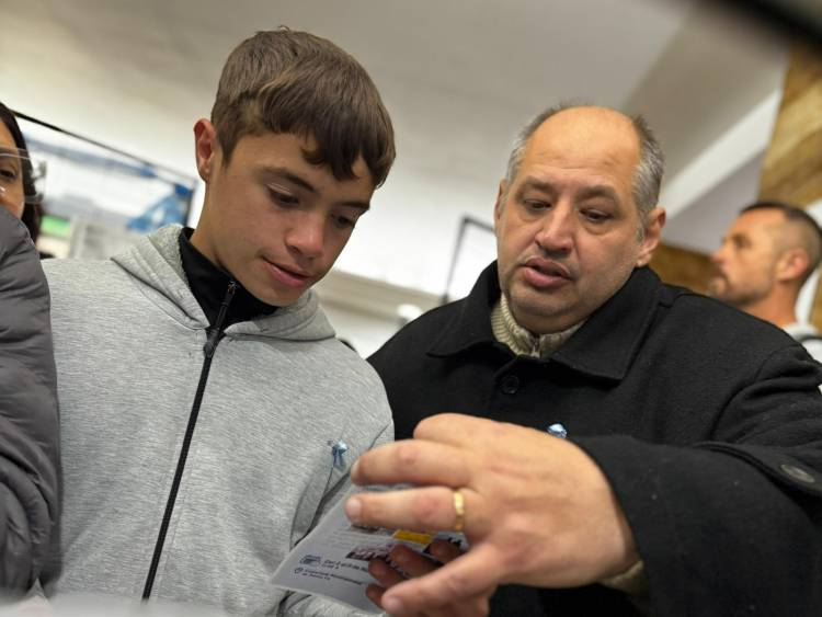 Ignacio Laurenti ianuguró la muestra fotográfica sobre Malvinas en el Concejo Santa Fe