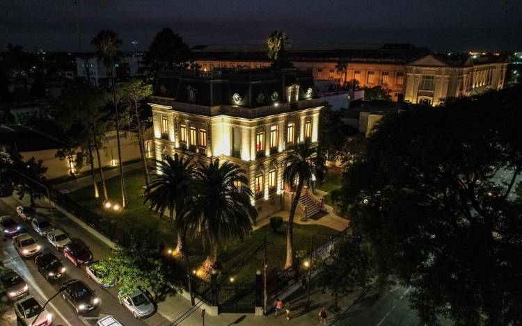 Noche de los Museos: frente a Casa de Gobierno se desarrollará el primer desfile nocturno de Santa Fe