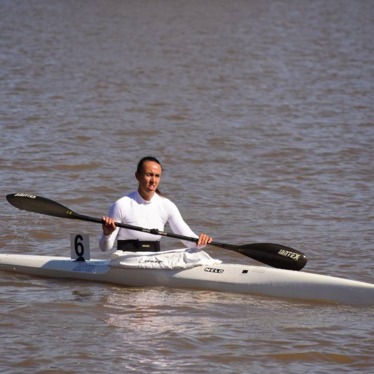 Canotaje de élite en la Setúbal: Micaela Maslein llegó del Mundial en Italia y se presentó en los Jadar 2025