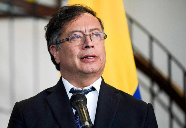 Petro anunció que Colombia dejará de comprar armamento a Estados Unidos: "No más limosnas ni regalos“