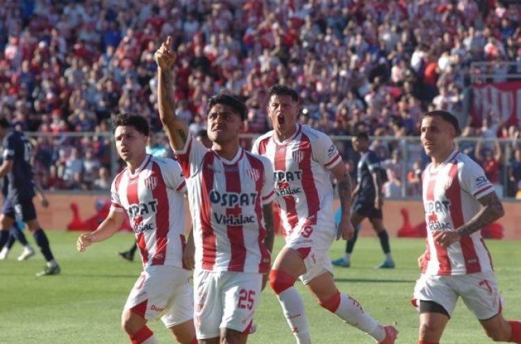 Unión empató como local y mantuvo la punta de su zona