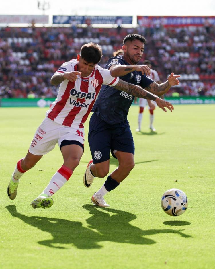 Unión empató como local y mantuvo la punta de su zona