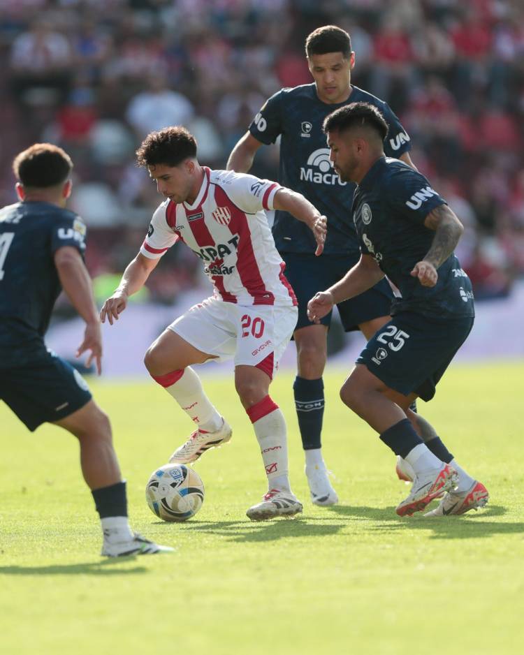 Unión empató como local y mantuvo la punta de su zona