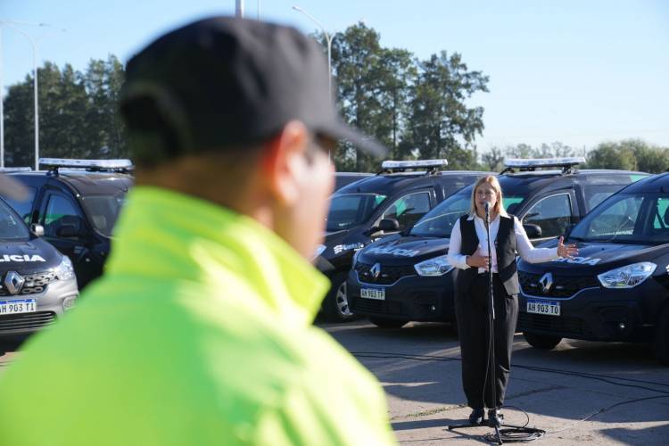 “Cuidamos los recursos de los santafesinos para invertir en equipamiento, reparar rutas y hacer controles”