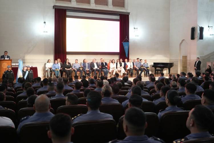 Entrega certificados a 220 policías graduados en las Tecnicaturas de Análisis del Delito e Investigación Criminal