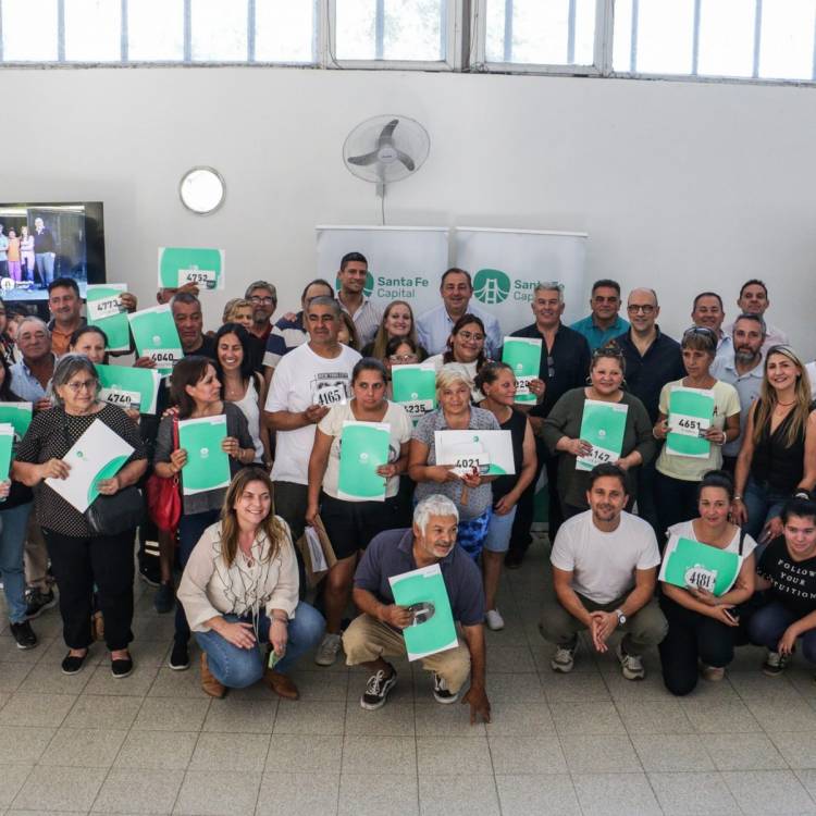 Poletti entregó nuevas escrituras y celebró que más de 6.600 familias ya cuentan con su registro dominial