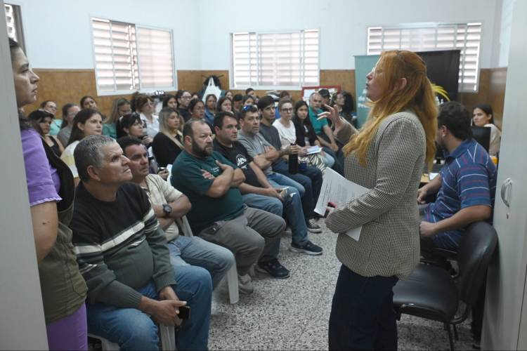 La Municipalidad capacita a empleados en salud mental y consumos problemáticos