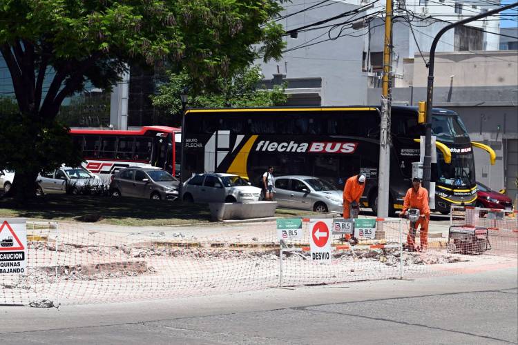 Iniciaron los trabajos en la calle de ingreso a la Terminal de Ómnibus