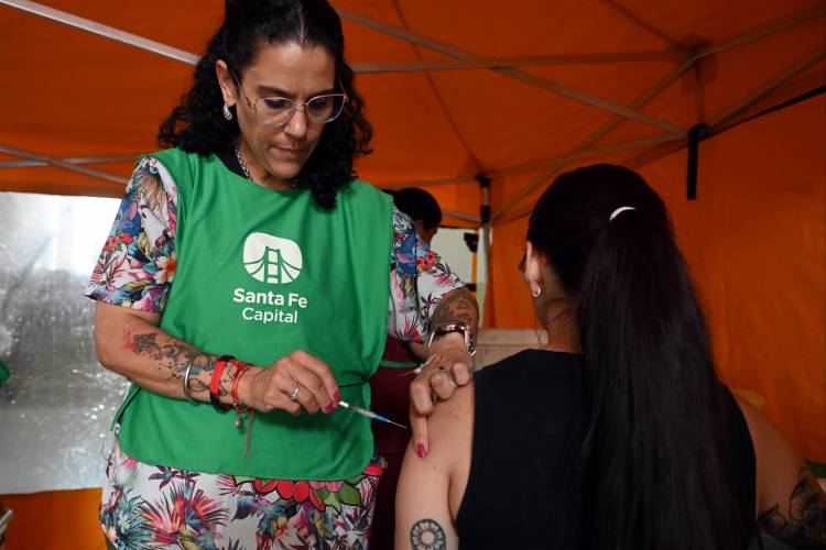 #ModoVacuna: la Municipalidad comenzó la vacunación contra el Virus Sincicial Respiratorio