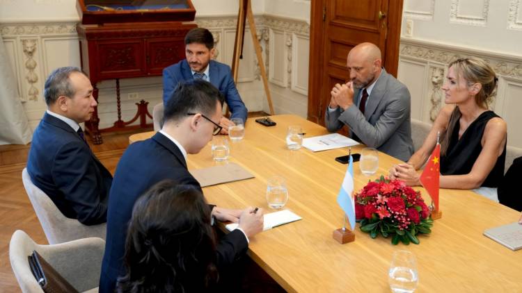 Pullaro y el embajador chino Wang Wei encabezaron un encuentro con empresarios para fortalecer la vinculación comercial con China