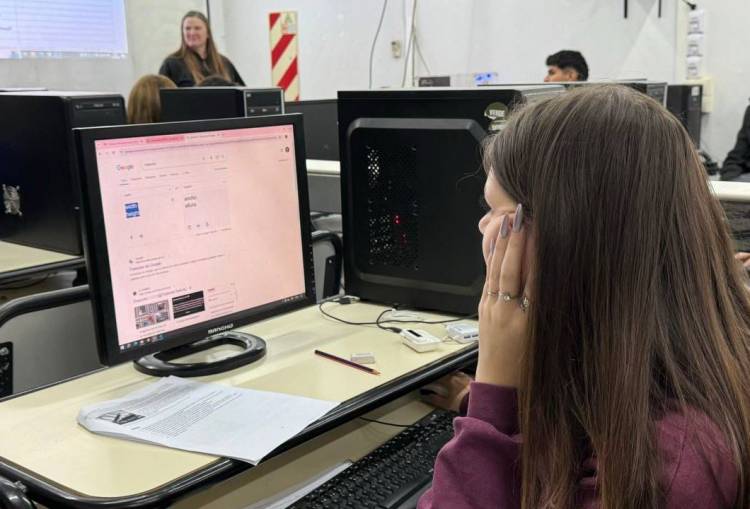 Plan FinEs 2026: abrieron las inscripciones para que estudiantes de escuelas santafesinas puedan terminar la secundaria