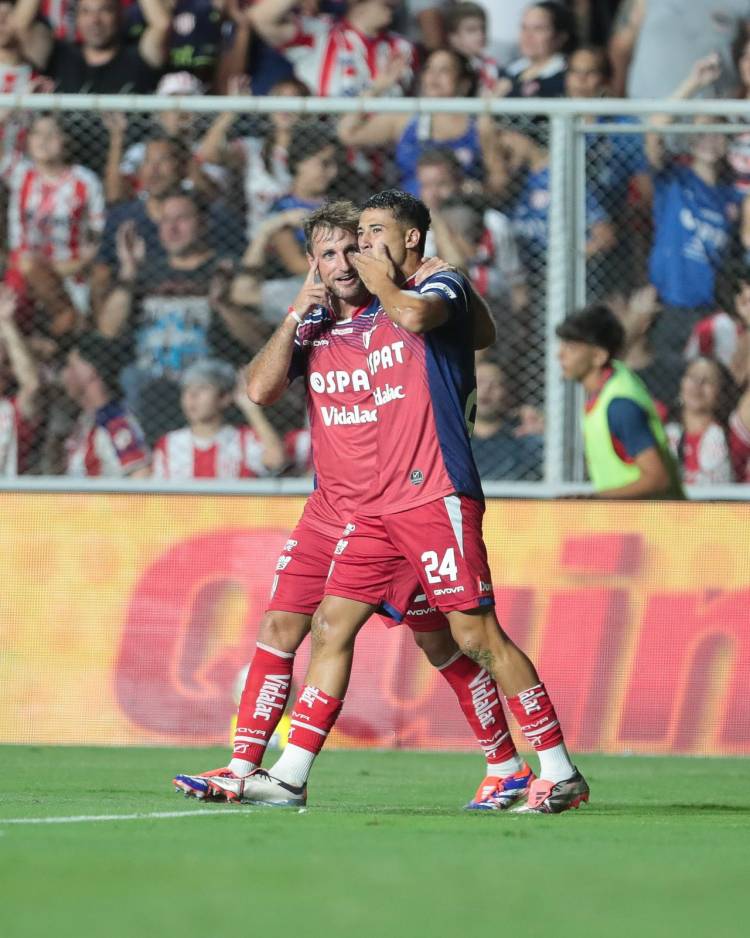 Unión aprovechó el jugador de más y goleó a Gimnasia (M) en el Torneo Apertura