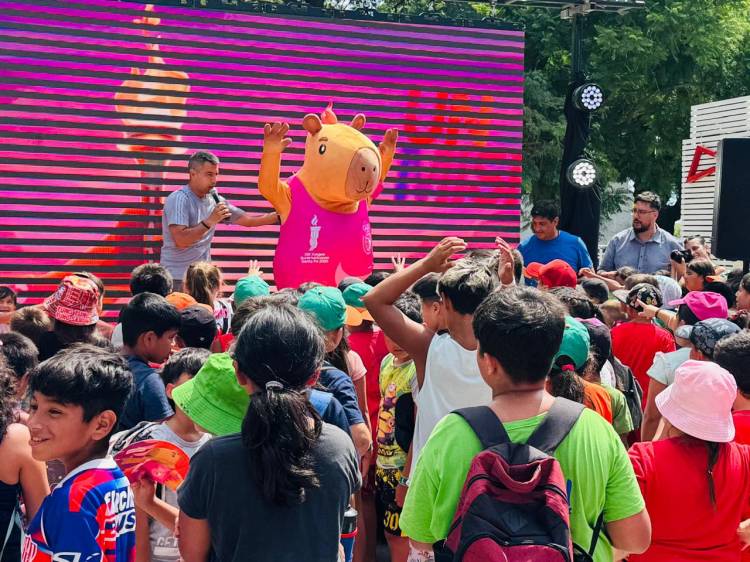 Rumbo a los Juegos: las colonias de vacaciones municipales visitaron el Tour Suramericano
