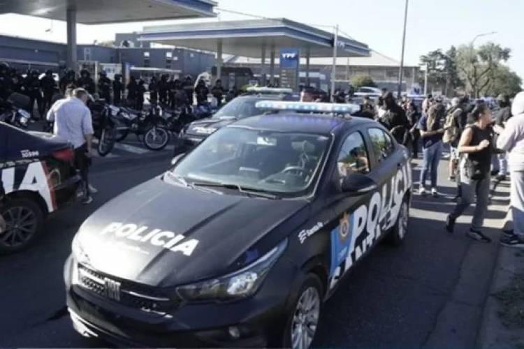 Los policías protestan en Santa Fe y Rosario por mejoras salariales