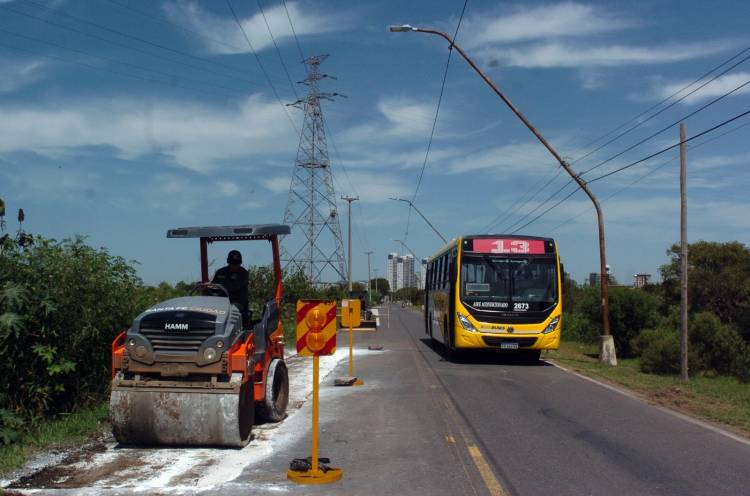 El Municipio intensifica el bacheo en Alto Verde: intervienen 24 baches en el acceso principal
