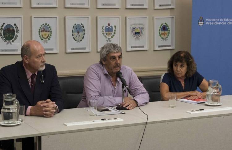 Los docentes dicen que “corre riesgo el inicio de clases y “se va a profundizar el conflicto si el gobierno no convoca a paritaria”