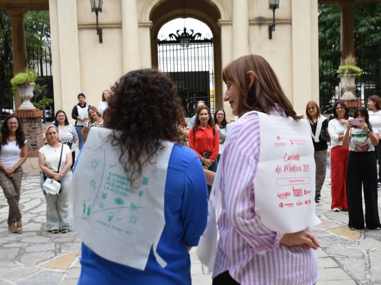 Caminata de Mentoreo: una apuesta global al liderazgo femenino  