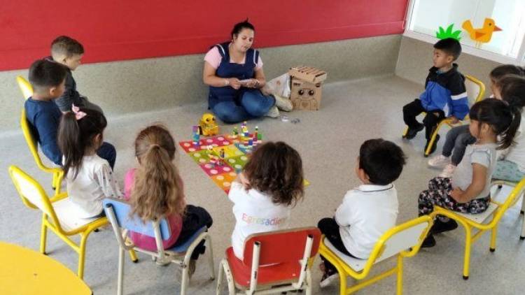 Jardines de infantes en la ciudad fusionan salas o cierran: la baja de la natalidad es uno de los factores clave
