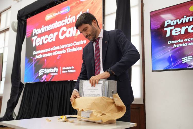 Pullaro licitó el segundo tramo del tercer carril de la autopista Rosario-Santa Fe, otra inversión logística para la provincia