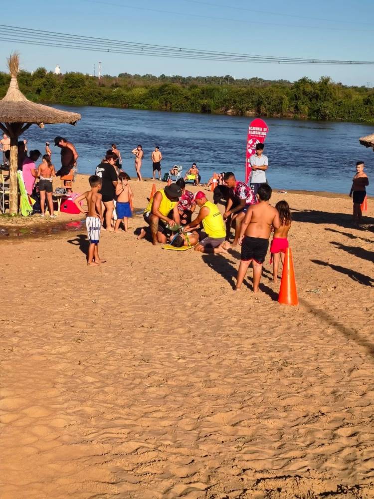 La Municipalidad realizó un simulacro de rescate en el río como parte de acciones de entrenamiento y prevención