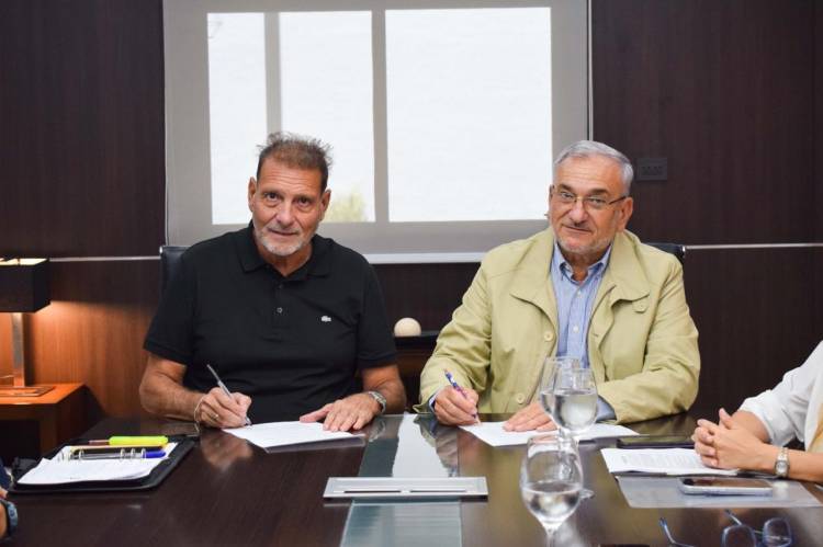 Calvo y la fundación SEOM firmaron convenio en Rafaela