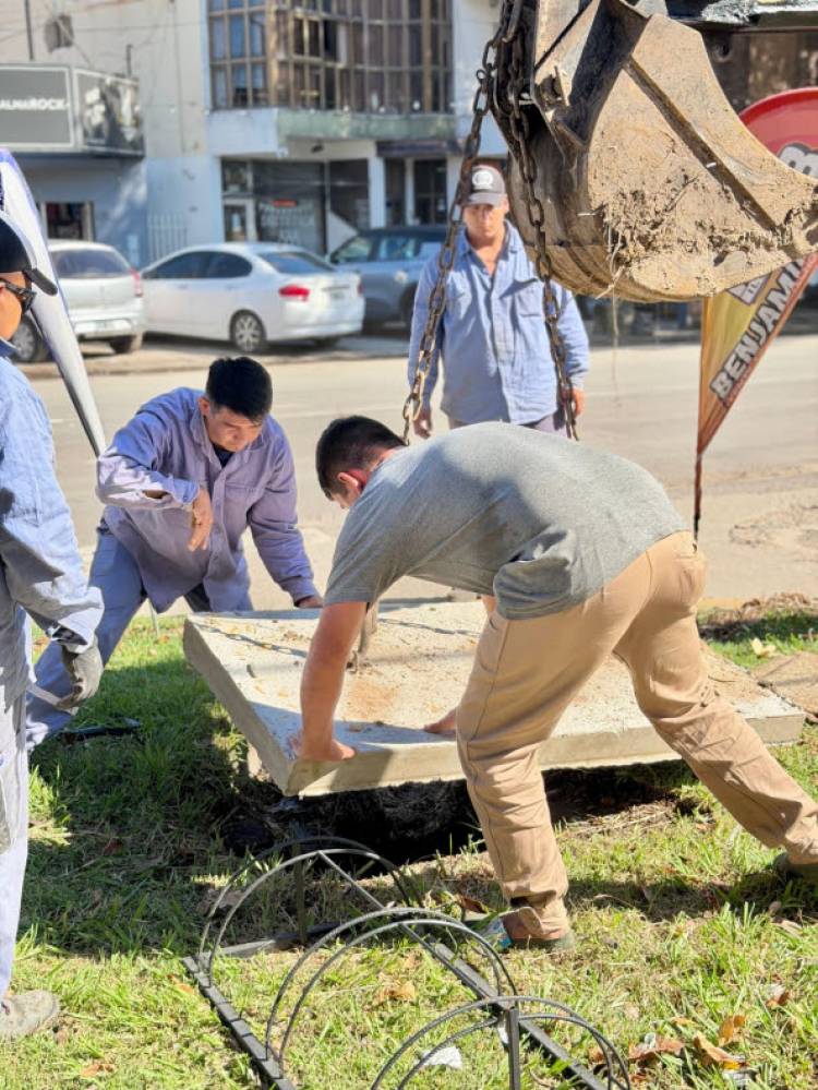 La Municipalidad realiza tareas de mantenimiento de desagües pluviales en distintos puntos de la ciudad