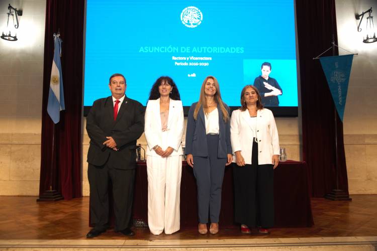 Asumió Laura Tarabella, primera rectora mujer en la historia de la UNL