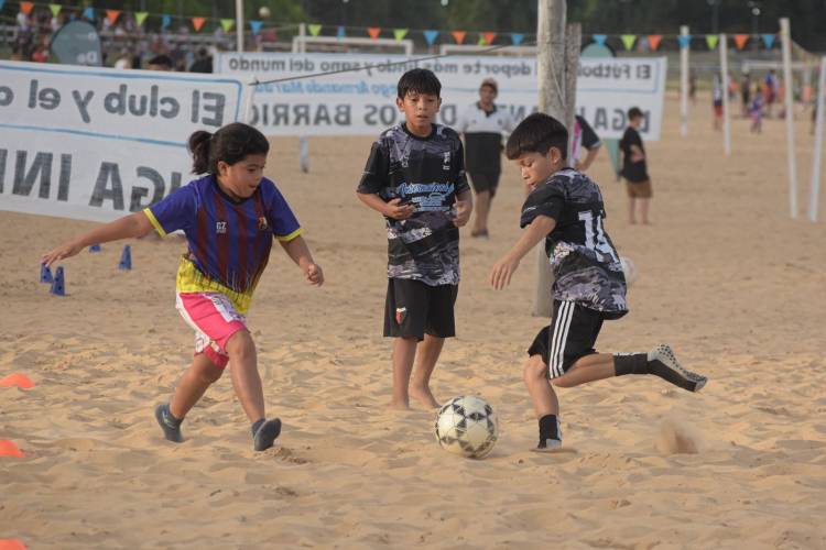 Más de 1000 chicos disfrutaron del encuentro de la Liga Infantil de los Barrios en la Costanera