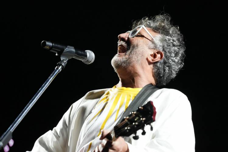 Rosario siempre estuvo cerca: más de 300 mil personas abrazaron a Fito en un reencuentro histórico con su ciudad