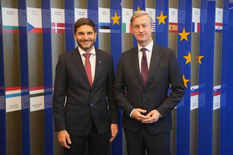 Pullaro se reunió con el embajador de la Unión Europea y consolidó la agenda comercial de Santa Fe