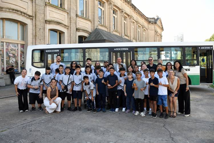 La Municipalidad relanzó el Munibus Educativo para que los estudiantes se apropien de la ciudad