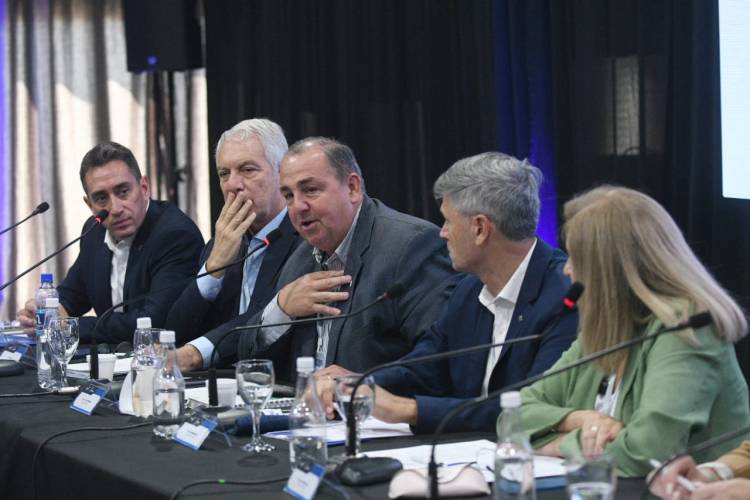 Poletti participó del Consejo Federal de Intendentes en la ciudad de Paraná