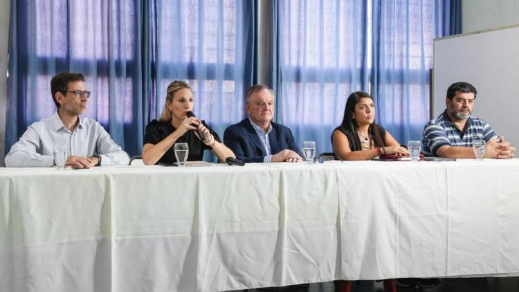 San Cristóbal: Provincia asiste a familias y refuerza la contención en las escuelas