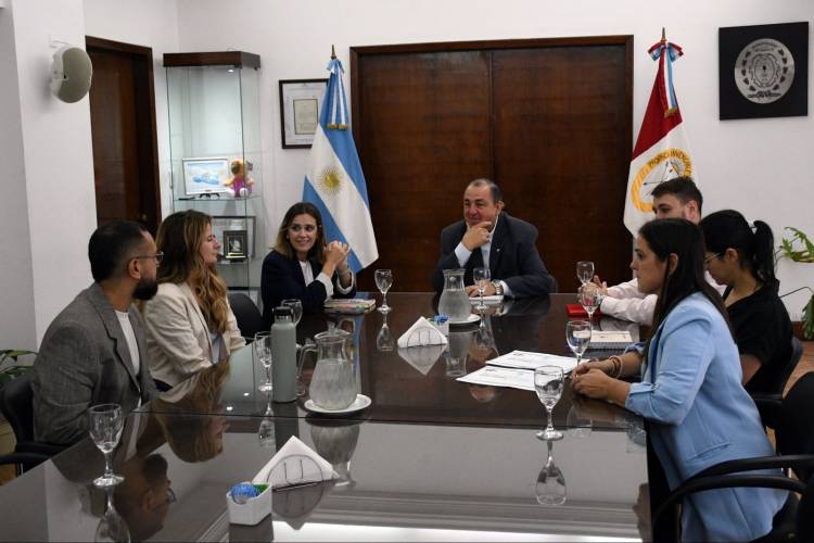 La Municipalidad fortalece el vínculo con Urban Ocean para mejorar la gestión de residuos plásticos