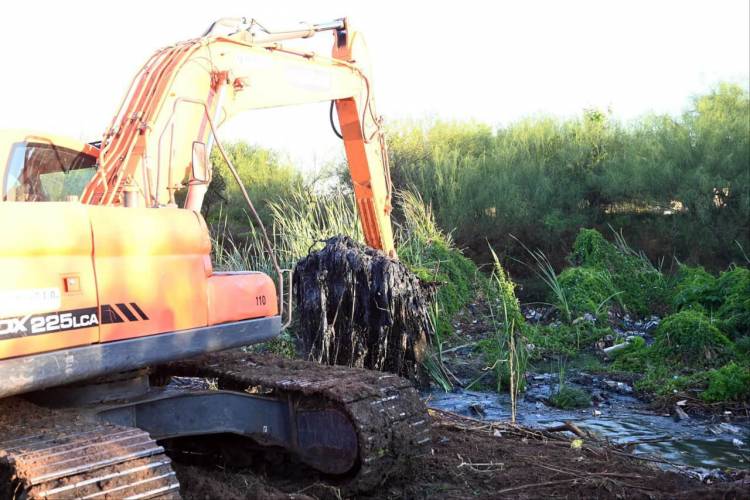 Prevención hídrica: en un año de abundantes precipitaciones, Provincia y Municipalidad ya limpiaron 155 kilómetros de canales