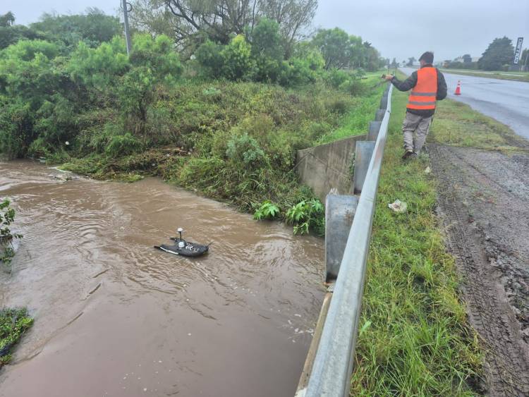 Río Salado: tras el pico de crecida por lluvias extremas, el Gobierno Provincial registra una baja y la altura del río comienza a normalizarse