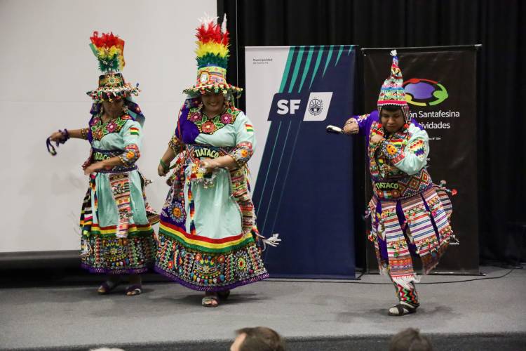 Comenzó el 9° Encuentro Nacional de Dirigentes de Colectividades en Santa Fe