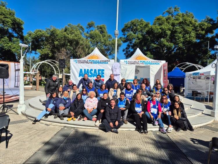 Con salarios perdiendo frente a la inflación, la Carpa Blanca profundiza su recorrido por la provincia